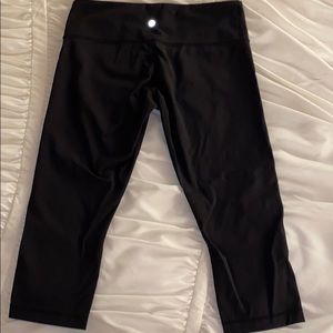 LULU LEMON CROPPED LEGGINGS